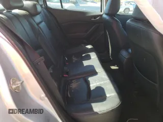2017 Mazda 3 Touring z VIN 3MZBN1V79HM119726, wystawiony jako Copart lot #60819782 z przebiegiem 108 939 mil mil oraz Szkoda całkowita • Salvage title. Historia ofert i sprzedaży dostępna na DreamBid. Obrazek 6.