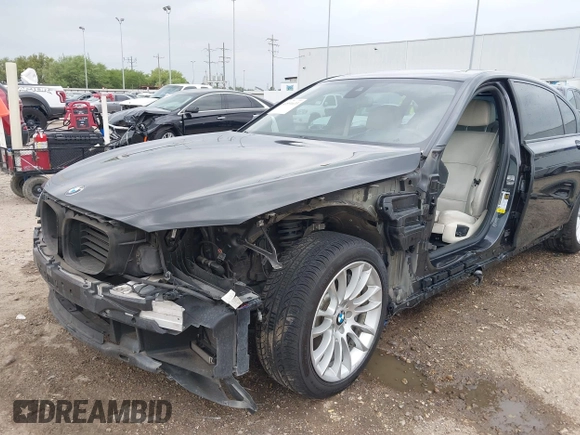2014 BMW 7 Series ALPINA B7 z VIN WBAYE8C57ED134799, wystawiony jako IAAI lot #41891633 z przebiegiem 96 411 mil mil oraz . Historia ofert i sprzedaży dostępna na DreamBid. Obrazek 6.