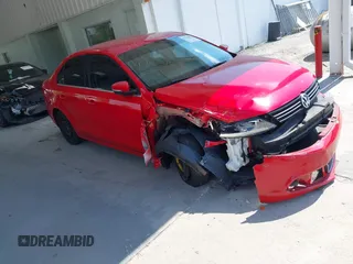 2013 Volkswagen Jetta SE z VIN 3VWDX7AJ0DM355117, wystawiony jako IAAI lot #42350921 z przebiegiem 130 322 mil mil oraz . Historia ofert i sprzedaży dostępna na DreamBid. Obrazek 1.