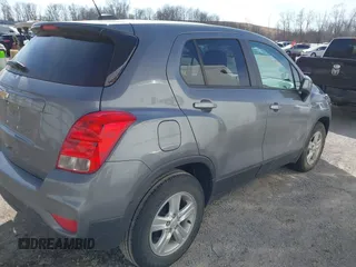2020 Chevrolet Trax LS with VIN 3GNCJKSB2LL323579, listed as a IAAI auction lot 41791102 with 25,871 mi miles. Bid and sale history available at carsss.com. Image 4.