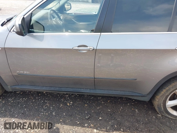 2013 BMW X5 xDrive50i with VIN 5UXZV8C58D0C16717, listed as a IAAI auction lot 42627144 with 165,724 mi miles and . Bid and sale history available at DreamBid. Image 6.