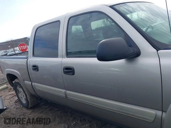 2006 Chevrolet Silverado 1500 LT1 with VIN 2GCEK13T261240787, listed as a IAAI auction lot 41694516 with 319,324 mi miles. Bid and sale history available at carsss.com. Image 13.