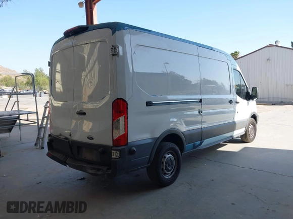 2018 Ford Transit z VIN 1FTYR2CM7JKA26085, wystawiony jako IAAI lot #42323037 z przebiegiem 131 121 mil mil oraz . Historia ofert i sprzedaży dostępna na DreamBid. Obrazek 4.