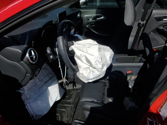 2019 Mercedes-Benz CLA 250 z VIN WDDSJ4EB8KN699218, wystawiony jako Copart lot #57364785 z przebiegiem 19 481 mil mil oraz Szkoda całkowita • Salvage title. Historia ofert i sprzedaży dostępna na DreamBid. Obrazek 7.