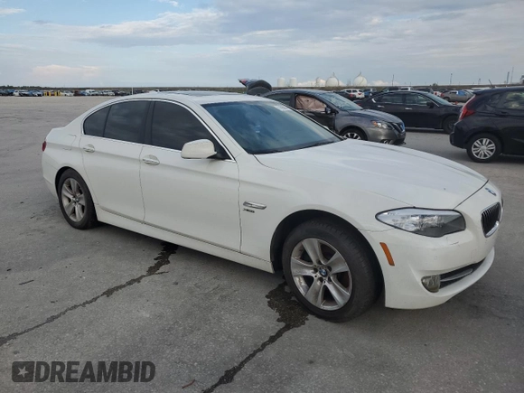 2012 BMW 5 Series 528i xDrive z VIN WBAXH5C50CDW04329, wystawiony jako Copart lot #84813424 z przebiegiem Nie podano mil oraz Szkoda całkowita • Salvage title. Historia ofert i sprzedaży dostępna na DreamBid. Obrazek 4.