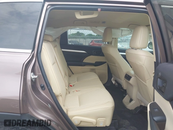 2018 Toyota Highlander LE с VIN 5TDBZRFH6JS812871, выставлен на аукционе IAAI как лот 42373213 с пробегом 33 024 миль миль и . История ставок и продаж доступна на DreamBid. Изображение 8.