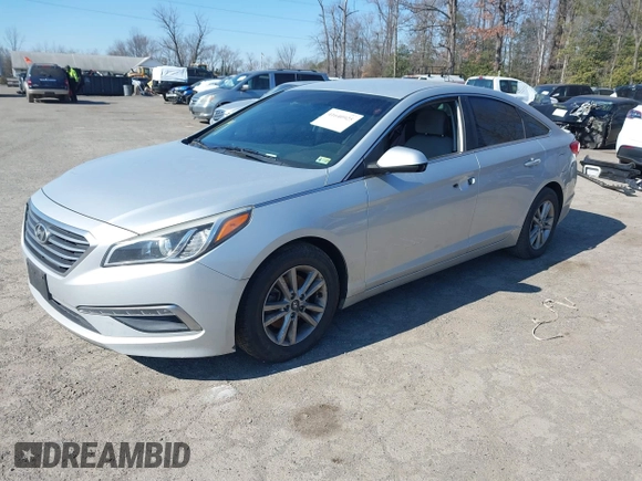 2015 Hyundai Sonata SE z VIN 5NPE24AF0FH161034, wystawiony jako IAAI lot #41640925 z przebiegiem 223 268 mil mil oraz . Historia ofert i sprzedaży dostępna na DreamBid. Obrazek 2.