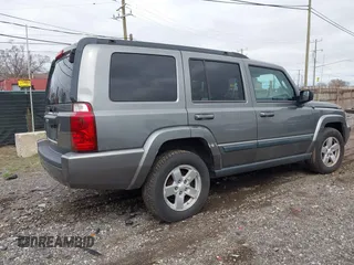 2008 Jeep Commander Sport with VIN 1J8HG48K98C135234, listed as a IAAI auction lot 41920183 with 247,452 mi miles. Bid and sale history available at carsss.com. Image 4.