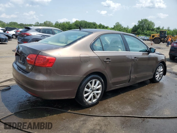 2013 Volkswagen Jetta SE with VIN 3VWDP7AJ7DM372884, listed as a Copart auction lot 60687755 with 123,754 mi miles and Salvage title. Bid and sale history available at DreamBid. Image 3.