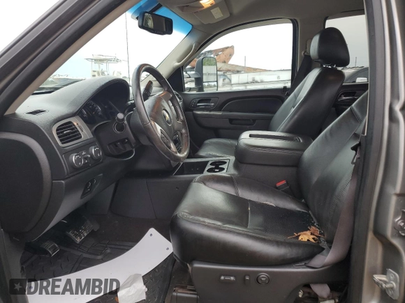 2014 Chevrolet Silverado 3500HD LTZ z VIN 1GC4K1C81EF128528, wystawiony jako Copart lot #86098474 z przebiegiem 179 717 mil mil oraz Szkoda całkowita • Salvage title. Historia ofert i sprzedaży dostępna na DreamBid. Obrazek 7.