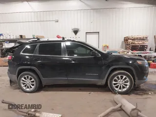 2019 Jeep Cherokee Latitude with VIN 1C4PJLCB7KD175755, listed as a IAAI auction lot 40954585 with 88,583 mi miles. Bid and sale history available at carsss.com. Image 14.