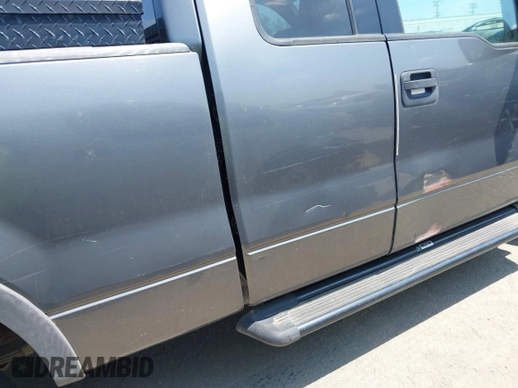 2004 Ford F-150 XLT z VIN 1FTPX14594NC61741, wystawiony jako IAAI lot #42135095 z przebiegiem 184 485 mil mil oraz . Historia ofert i sprzedaży dostępna na DreamBid. Obrazek 6.