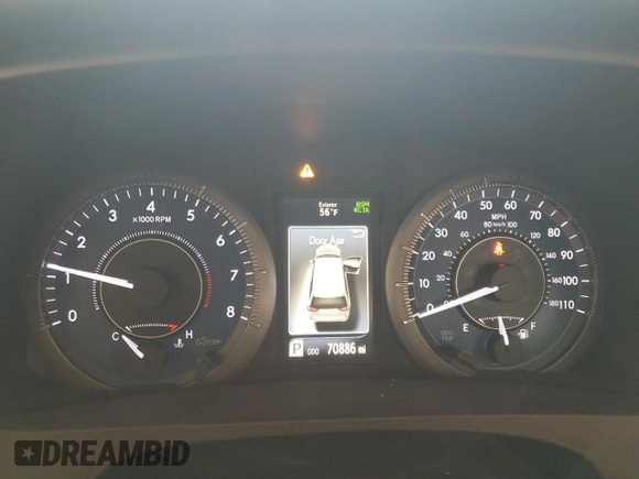 2018 Toyota Sienna XLE with VIN 5TDDZ3DC9JS204307, listed as a Copart auction lot 57327715 with 70,886 mi miles and Salvage title. Bid and sale history available at DreamBid. Image 9.