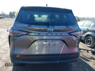 2024 Toyota Sienna XLE with VIN 5TDYRKEC3RS218404, listed as a IAAI auction lot 41837804 with 7,795 mi miles. Bid and sale history available at carsss.com. Image 17.
