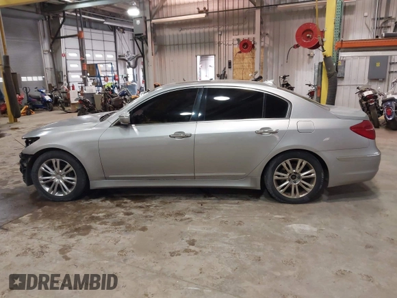 2013 Hyundai Genesis 3.8L with VIN KMHGC4DD5DU250581, listed as a IAAI auction lot 41531115 with 1 mi miles. Bid and sale history available at carsss.com. Image 15.