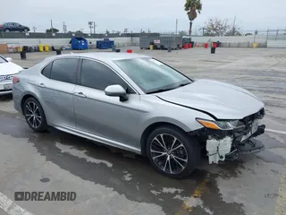 2019 Toyota Camry LE z VIN 4T1B11HK5KU714943, wystawiony jako IAAI lot #42173392 z przebiegiem 125 133 mil mil oraz . Historia ofert i sprzedaży dostępna na DreamBid. Obrazek 1.