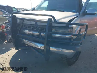 2000 Chevrolet Silverado 2500 LT with VIN 1GCGK29U1YE263011, listed as a IAAI auction lot 41634632 with 179,346 mi miles. Bid and sale history available at carsss.com. Image 6.