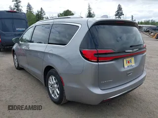 2021 Chrysler Pacifica Touring L with VIN 2C4RC1BG3MR552828, listed as a IAAI auction lot 42207838 with 67,917 mi miles and . Bid and sale history available at DreamBid. Image 3.