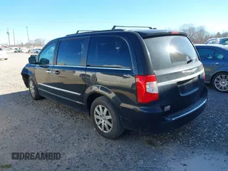 2011 Chrysler Town & Country Touring L z VIN 2A4RR8DG7BR616820, wystawiony jako IAAI lot #41601132 z przebiegiem Nie podano mil oraz . Historia ofert i sprzedaży dostępna na DreamBid. Obrazek 3.
