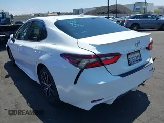 2021 Toyota Camry SE Nightshade with VIN 4T1G11AK9MU421484, listed as a IAAI auction lot 42116813 with 13,696 mi miles and . Bid and sale history available at carsss.com. Image 3.
