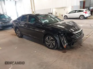 2020 Volkswagen Jetta SEL z VIN 3VWEB7BU6LM017747, wystawiony jako IAAI lot #41976197 z przebiegiem 86 477 mil mil oraz . Historia ofert i sprzedaży dostępna na DreamBid. Obrazek 1.