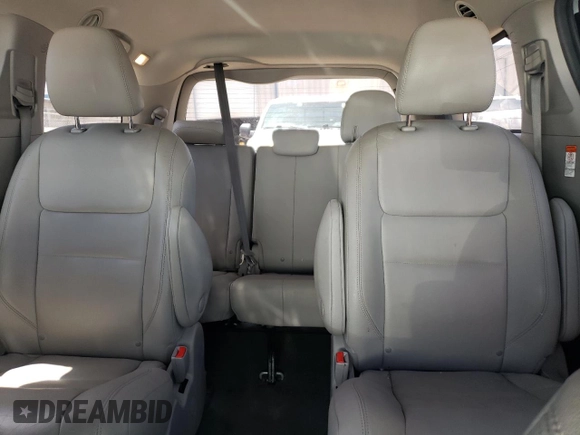 2020 Toyota Sienna XLE z VIN 5TDDZ3DC6LS228289, wystawiony jako Copart lot #57181645 z przebiegiem 69 830 mil mil oraz Szkoda całkowita • Salvage title. Historia ofert i sprzedaży dostępna na DreamBid. Obrazek 10.
