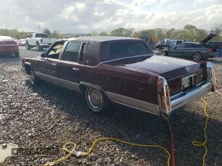 1992 Cadillac Brougham z VIN 1G6DW54E8NR712443, wystawiony jako Copart lot #51482635 z przebiegiem Nie podano mil oraz Nie do naprawy. Historia ofert i sprzedaży dostępna na DreamBid. Obrazek 2.