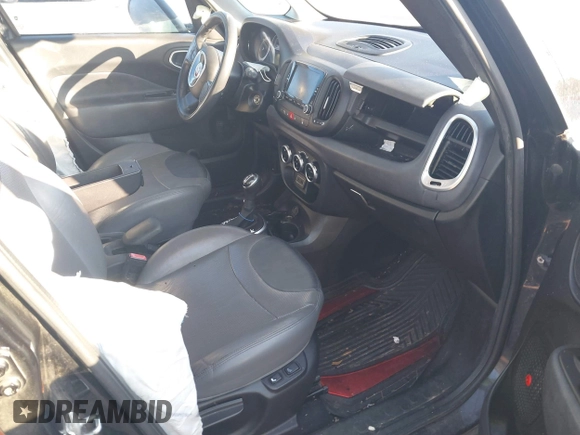 2017 FIAT 500L Trekking z VIN ZFBCFADH5HZ039470, wystawiony jako IAAI lot #40989704 z przebiegiem 117 901 mil mil oraz . Historia ofert i sprzedaży dostępna na DreamBid. Obrazek 5.