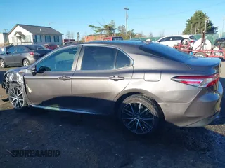 2020 Toyota Camry LE with VIN 4T1C11AKXLU884764, listed as a IAAI auction lot 40821088 with 111,631 mi miles. Bid and sale history available at carsss.com. Image 14.