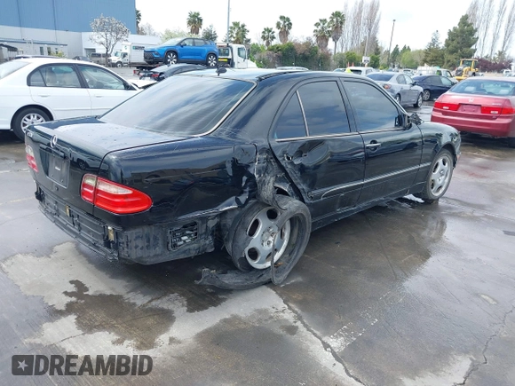 2000 Mercedes-Benz E-Class with VIN WDBJF65JXYA997410, listed as a IAAI auction lot 41939485 with 158,559 mi miles. Bid and sale history available at carsss.com. Image 4.