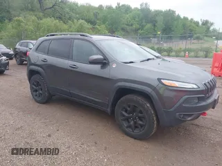 2016 Jeep Cherokee Trailhawk z VIN 1C4PJMBS7GW372623, wystawiony jako IAAI lot #42336107 z przebiegiem 231 887 mil mil oraz . Historia ofert i sprzedaży dostępna na DreamBid. Obrazek 1.