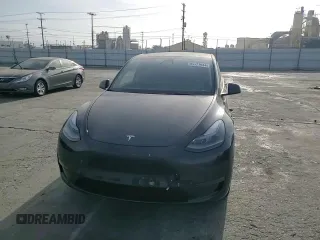 2024 Tesla Model Y Long Range with VIN 7SAYGDEE8RF089456, listed as a Copart auction lot 85521934 with 13,837 mi miles and Salvage title. Bid and sale history available at DreamBid. Image 11.