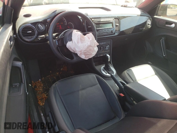 2015 Volkswagen Beetle Fleet Edition z VIN 3VWF17AT6FM629001, wystawiony jako Copart lot #54477445 z przebiegiem 87 374 mil mil oraz Szkoda całkowita • Salvage title. Historia ofert i sprzedaży dostępna na DreamBid. Obrazek 8.