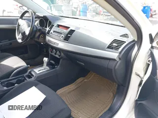 2010 Mitsubishi Lancer ES z VIN JA32U2FU9AU027824, wystawiony jako IAAI lot #41992311 z przebiegiem 239 422 mil mil oraz . Historia ofert i sprzedaży dostępna na DreamBid. Obrazek 5.