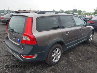 2008 Volvo XC70 z VIN YV4BZ982981006200, wystawiony jako IAAI lot #42435051 z przebiegiem 167 129 mil mil oraz . Historia ofert i sprzedaży dostępna na DreamBid. Obrazek 4.