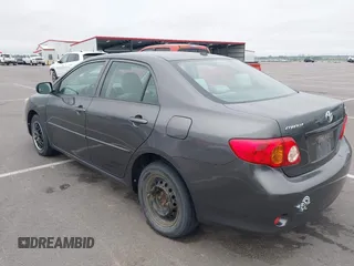 2009 Toyota Corolla z VIN JTDBL40E99J047697, wystawiony jako IAAI lot #42274336 z przebiegiem 184 756 mil mil oraz . Historia ofert i sprzedaży dostępna na DreamBid. Obrazek 3.