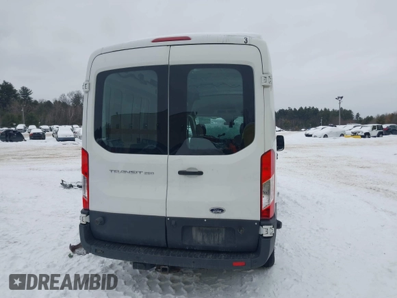2016 Ford Transit Cargo z VIN 1FTYR2CM2GKA98918, wystawiony jako IAAI lot #41456987 z przebiegiem 51 290 mil mil oraz . Historia ofert i sprzedaży dostępna na DreamBid. Obrazek 16.