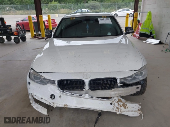 2013 BMW 3 Series 328i xDrive z VIN WBA3B3C55DF543926, wystawiony jako IAAI lot #42581984 z przebiegiem 144 346 mil mil oraz . Historia ofert i sprzedaży dostępna na DreamBid. Obrazek 13.