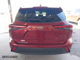 2021 Toyota Highlander XLE with VIN 5TDGZRAH7MS522916, listed as a IAAI auction lot 41781100 with 33,238 mi miles. Bid and sale history available at carsss.com. Image 17.