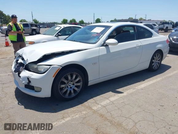 2007 BMW 3 Series 328xi z VIN WBAWC33537PD06475, wystawiony jako IAAI lot #42368910 z przebiegiem 101 579 mil mil oraz . Historia ofert i sprzedaży dostępna na DreamBid. Obrazek 2.