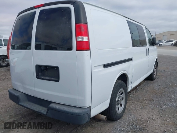 2013 Chevrolet Express Cargo z VIN 1GCSGAFX7D1179068, wystawiony jako IAAI lot #42416117 z przebiegiem 203 041 mil mil oraz . Historia ofert i sprzedaży dostępna na DreamBid. Obrazek 4.