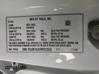 2024 Tesla Model 3 with VIN 5YJ3E1EA7RF812528, listed as a IAAI auction lot 40648421 with 3,231 mi miles. Bid and sale history available at carsss.com. Image 9.