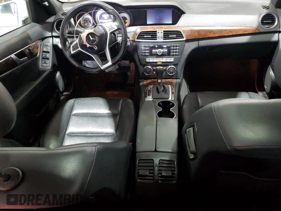 2013 Mercedes-Benz C 300 Sport с VIN WDDGF8AB3DG071630, выставлен на аукционе Copart как лот 60633755 с пробегом 125 585 миль миль и Списание • Salvage title. История ставок и продаж доступна на DreamBid. Изображение 8.