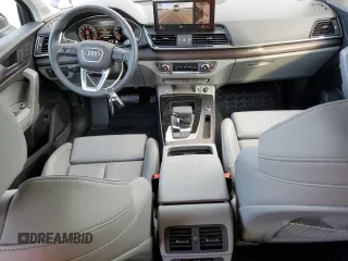 2024 Audi Q5 S line Premium Plus z VIN WA1EAAFY7R2088014, wystawiony jako Copart lot #57325045 z przebiegiem 5 231 mil mil oraz Szkoda całkowita • Salvage title. Historia ofert i sprzedaży dostępna na DreamBid. Obrazek 8.