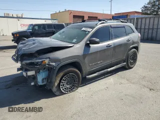 2021 Jeep Cherokee 80th Anniversary z VIN 1C4PJMMX2MD106233, wystawiony jako Copart lot #52980415 z przebiegiem 77 979 mil mil oraz Szkoda całkowita • Salvage title. Historia ofert i sprzedaży dostępna na DreamBid. Obrazek 1.