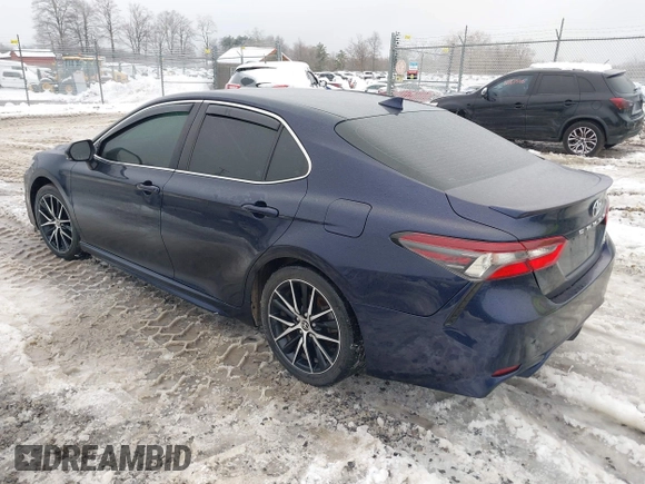 2022 Toyota Camry SE with VIN 4T1G11AK2NU636108, listed as a IAAI auction lot 41541397 with 58,042 mi miles and . Bid and sale history available at carsss.com. Image 3.