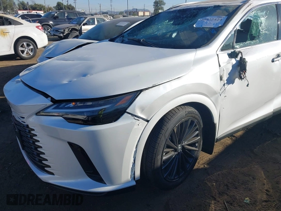 2024 Lexus RX 350h z VIN 2T2BBMCA3RC060822, wystawiony jako IAAI lot #40922424 z przebiegiem 838 mil mil oraz . Historia ofert i sprzedaży dostępna na DreamBid. Obrazek 6.