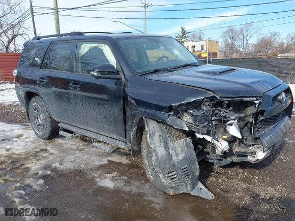 2019 Toyota 4Runner SR5 with VIN JTEBU5JR8K5735284, listed as a IAAI auction lot 41441632 with 32,402 mi miles. Bid and sale history available at carsss.com. Image 1.