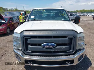 2015 Ford F-250 XLT z VIN 1FT7X2A6XFEB14897, wystawiony jako IAAI lot #42218738 z przebiegiem Nie podano mil oraz . Historia ofert i sprzedaży dostępna na DreamBid. Obrazek 11.