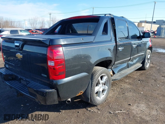 2012 Chevrolet Avalanche LTZ with VIN 3GNTKGE78CG152542, listed as a IAAI auction lot 42033673 with 177,870 mi miles. Bid and sale history available at carsss.com. Image 4.